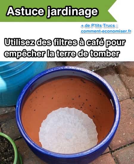 Les filtres à café sont une super astuce pour empêcher la terre de tomber de vos pots de fleurs.