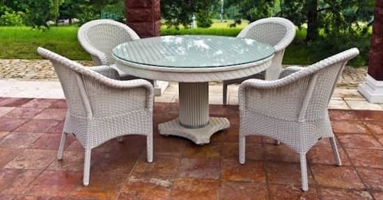 Quelle est la meilleure méthode pour nettoyer les meubles de jardin et le mobilier extérieur ?