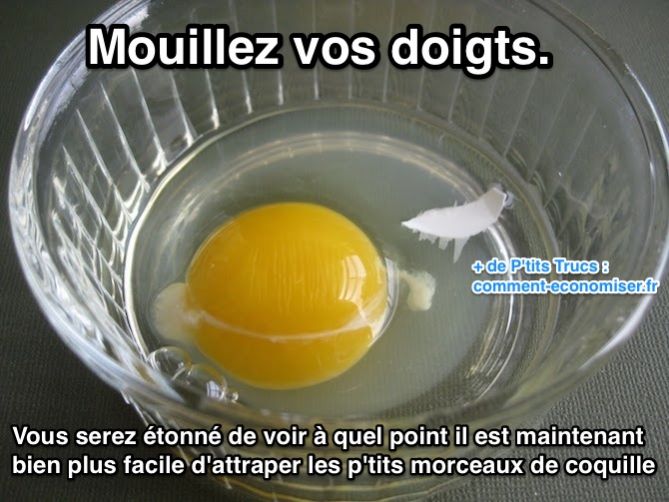 Mouillez vos doigts pour attraper plus facilement les morceaux de coquilles d'oeufs