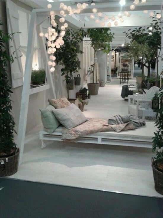 balançoire faite avec des palettes