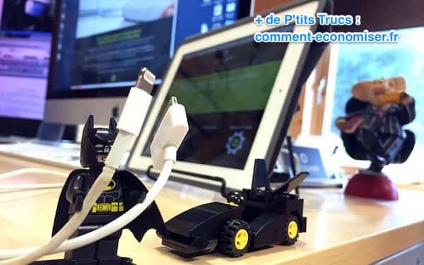 Batman lego tient câbles