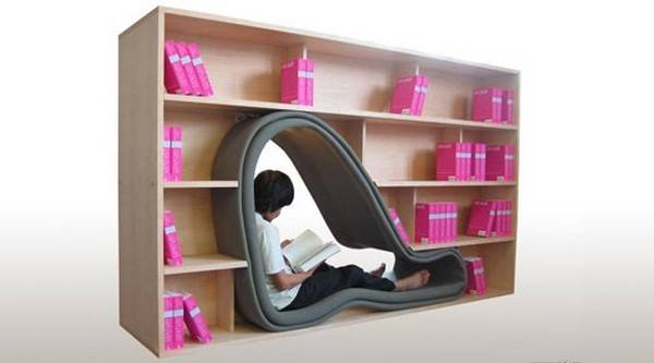 une étagère pour les livres un fauteuil intégré