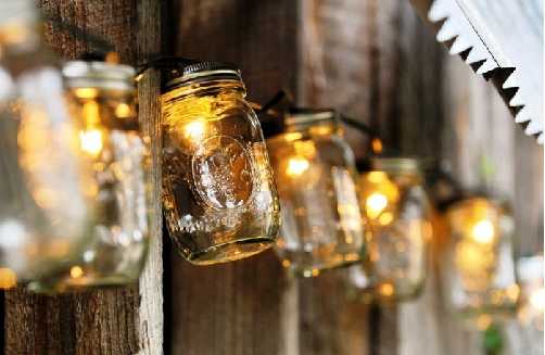 recycler vieux pot de yaourt pour illuminer jardin