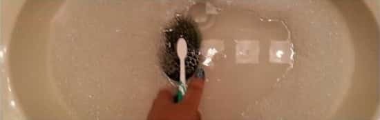 Nettoyer une brosse à cheveux facilement