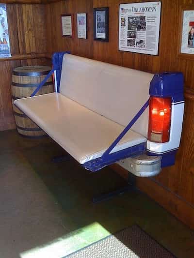 Canap&eacute; repliable en coffre de pick up