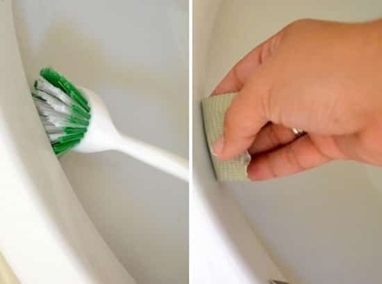 Comment faire pour nettoyer sous le rebord des toilettes.