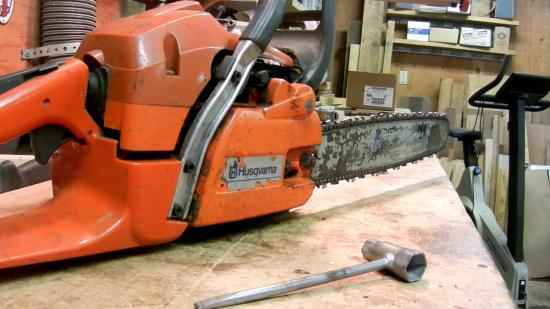 comment nettoyer une tronçonneuse avec une brosse à dents