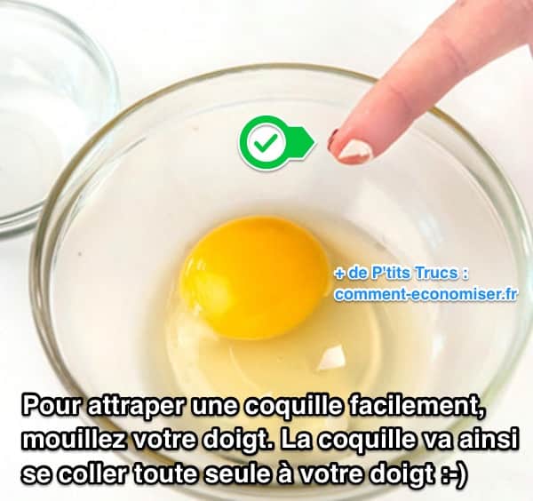 Mouillez votre doigt pour retirer facilement une coquille d'oeuf