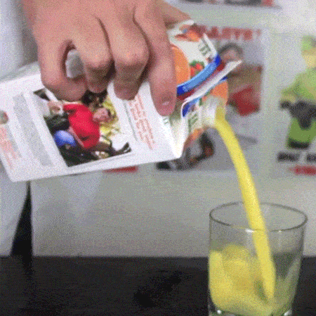 Comment servir du jus d'orange sans en mettre partout