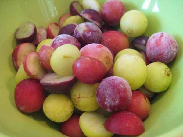 Les raisins congelés sont parfait pour garder le vin frais