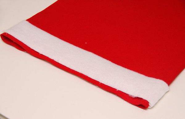 Cousez les bouts de tissu blanc ensemble