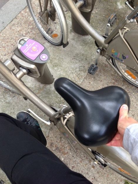 Effectuer un coup de p&eacute;dale dans le vide pour v&eacute;rifier le v&eacute;lib