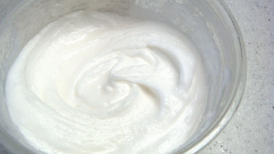 la recette de la crème à récurer maison avec du blanc de meudn et savon noir