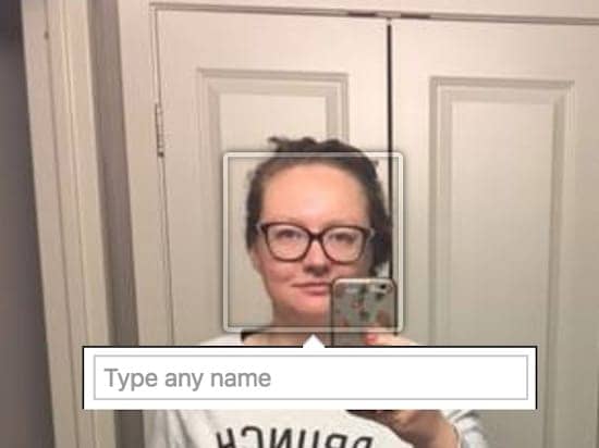 Une photo selfie dans laquelle Facebook reconnaît le visage.