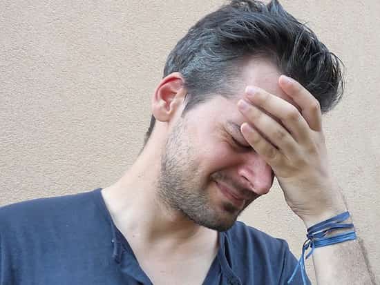 La deshydratation cause des maux de tête