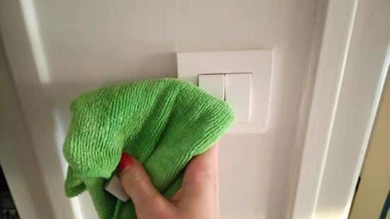 désinfecter interrupteur alcool