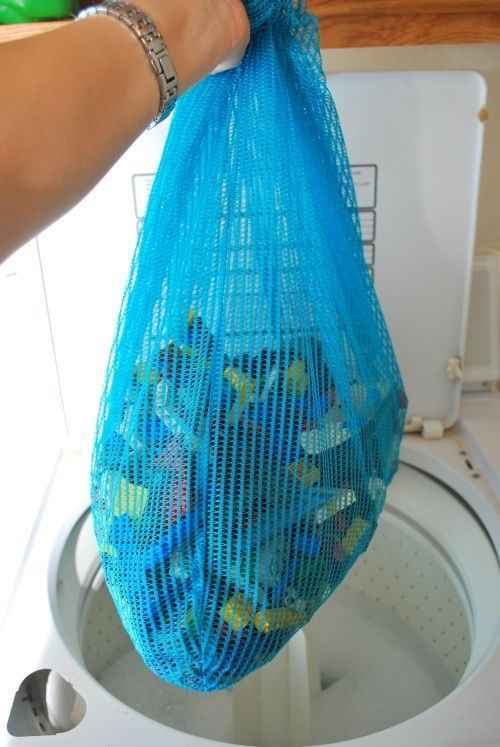 Pour désinfecter les Legos de vos enfants, utilisez un filet à linge.