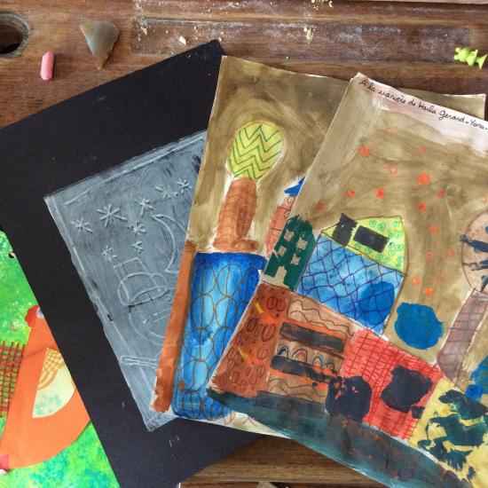 utilisez les dessins des enfants pour emballer vos cadeaux