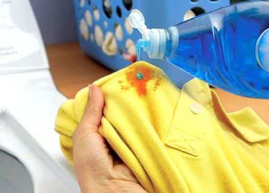 détacher vetements tachés avec liquide vaisselle