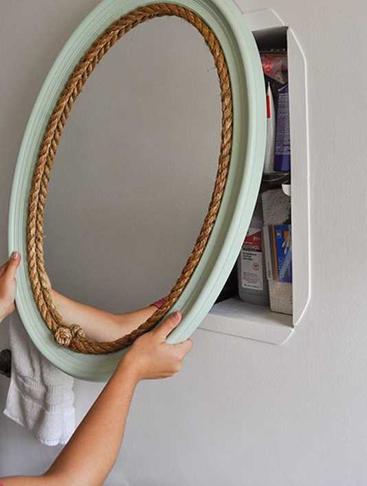 dissimuler une étagère derrière miroir
