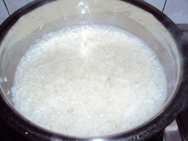 Recyclez l'eau de cuisson du riz pour soigner la diarrhée
