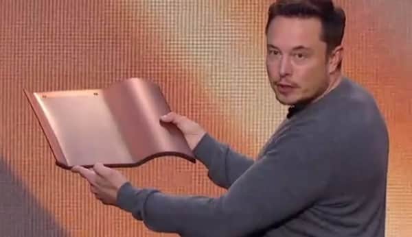 Les nouveaux toits solaires d'Elon Musk coute moins cher qu'un toit classique ! 