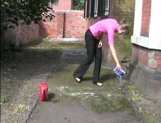 enlever la mousse sur la pierre avec soude
