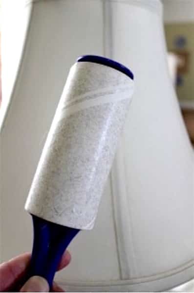 Comment enlever la poussière de vos abat-jour en 2 sec ?