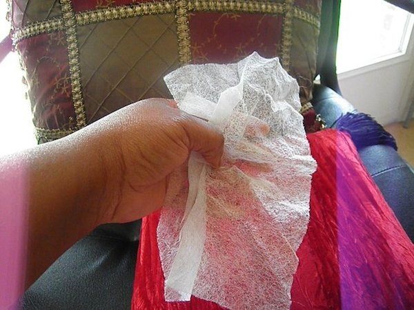 Comment enlever les taches de déodorant sur les vêtements