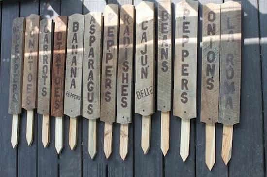 des étiquettes pour la potager faite à partir de planches de palettes