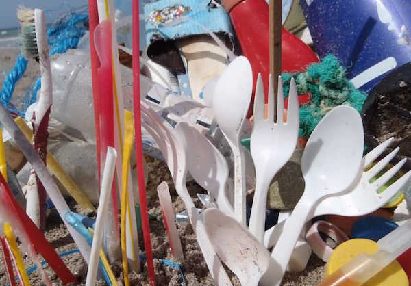 Eviter d'utiliser des couverts en plastique