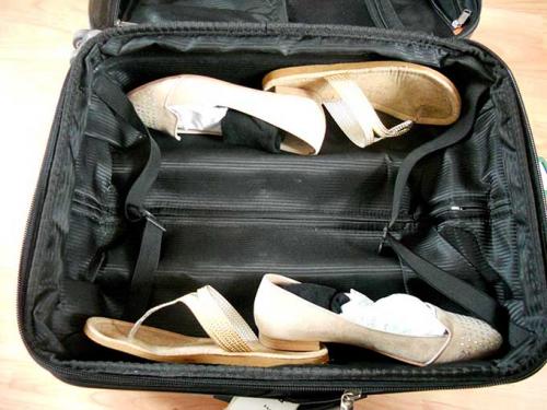 mettre les chaussures vers les bords pour avoir plus de place dans la valise