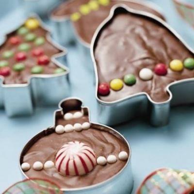 Faire des brownies de Noel dans des emporte-pièces