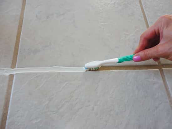 faire un joint facilement avec un brosse à dents