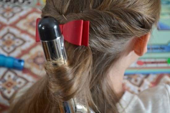 attention le fer à friser peut brûler vos cheveux