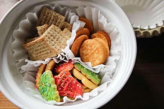 servir pâtisseries avec filtre à café