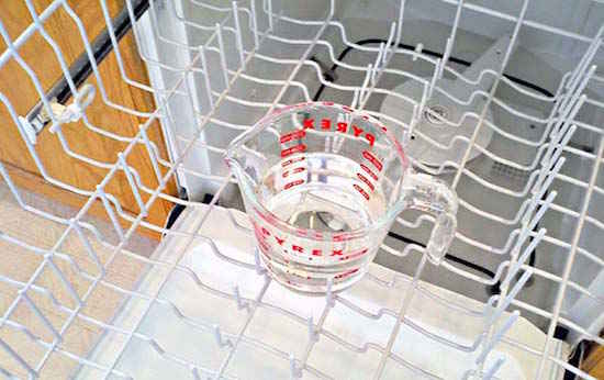 Il faut laver son lave vaisselle tous les mois