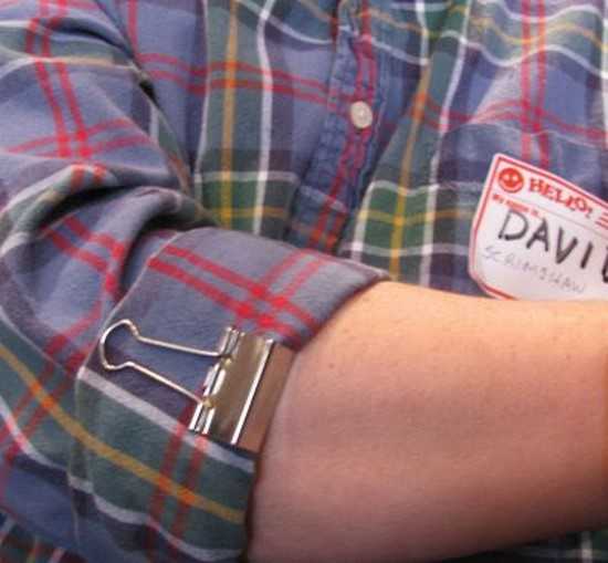 gardez vos manches relevées grâce au pince notes