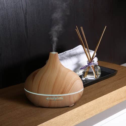 un humidificateur et diffuseur huile essentielle