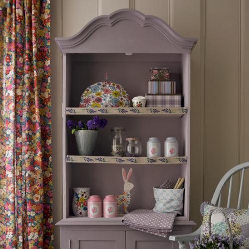 embellissez vos étagères avec un ruban décoratif