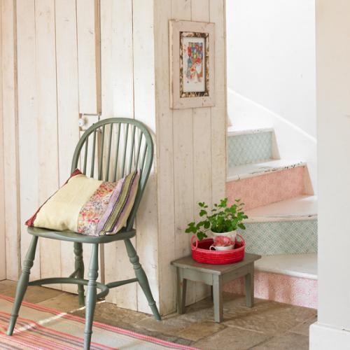 embellissez vos escaliers avec du papier peint