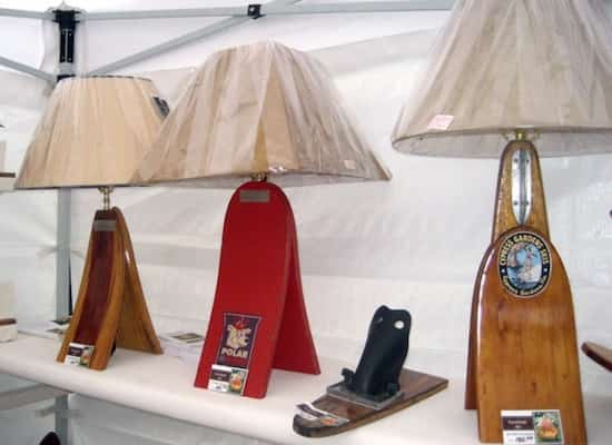 lampes originales fabriquées avec des skis recyclés