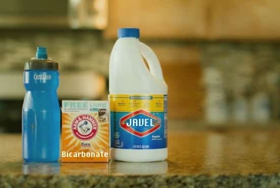 laver gourde avec javel et bicarbonate