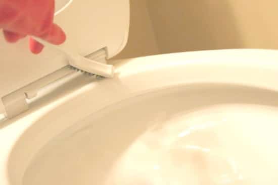 comment nettoyer les recoins des wc