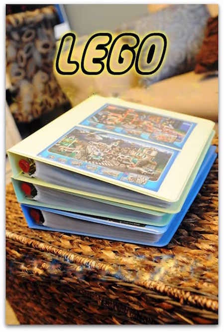 notices de lego rangées dans un classeur