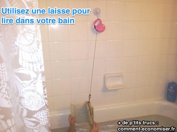 Mettre une laisse de chien pour accrocher son livre dans son bain