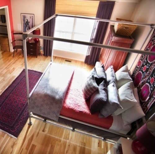 Lit en baldaquin fait maison