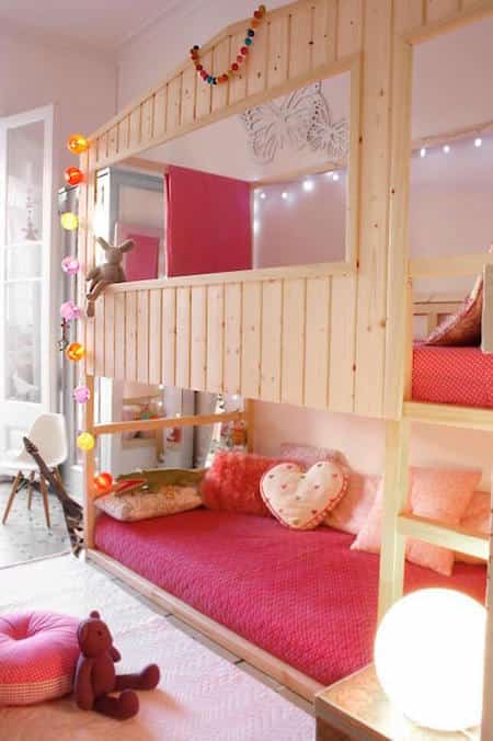 un loft dans une chambre de fille