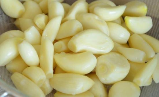 Manger de l'ail pour lutter contre la gueule de bois