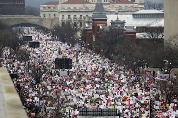 Marche des femmes contre Trump dans la rue 